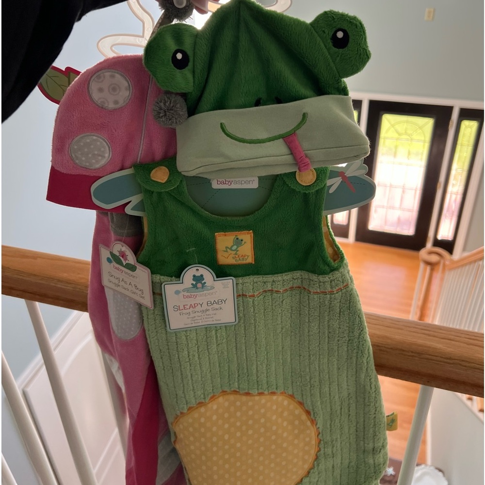 Baby aspen wearable blanket w hat